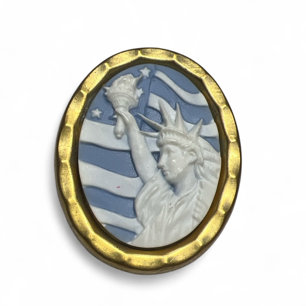 Vintage Gold Toned Statue of Liberty Lady Clip Cameo‎ Aesthetic Blue White Flag